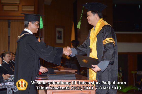 wisuda-unpad-gel-iii-ta-2012_2013-fakultas-kedokteran-oleh-dekan-029