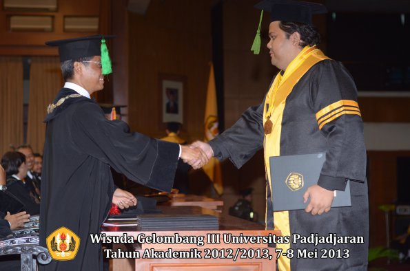 wisuda-unpad-gel-iii-ta-2012_2013-fakultas-kedokteran-oleh-dekan-031