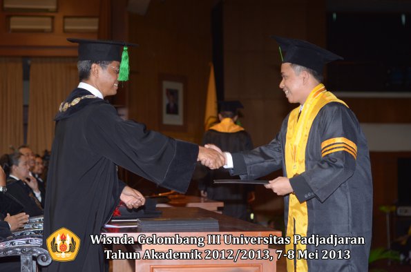 wisuda-unpad-gel-iii-ta-2012_2013-fakultas-kedokteran-oleh-dekan-033