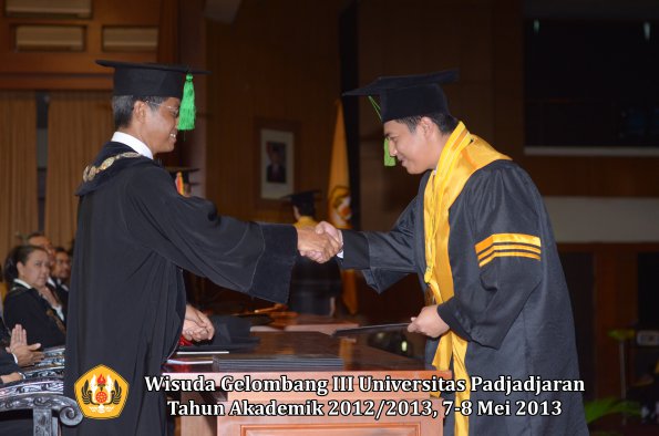 wisuda-unpad-gel-iii-ta-2012_2013-fakultas-kedokteran-oleh-dekan-036