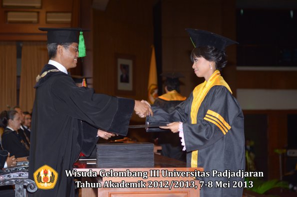 wisuda-unpad-gel-iii-ta-2012_2013-fakultas-kedokteran-oleh-dekan-054