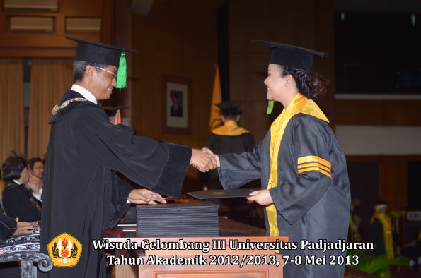 wisuda-unpad-gel-iii-ta-2012_2013-fakultas-kedokteran-oleh-dekan-056