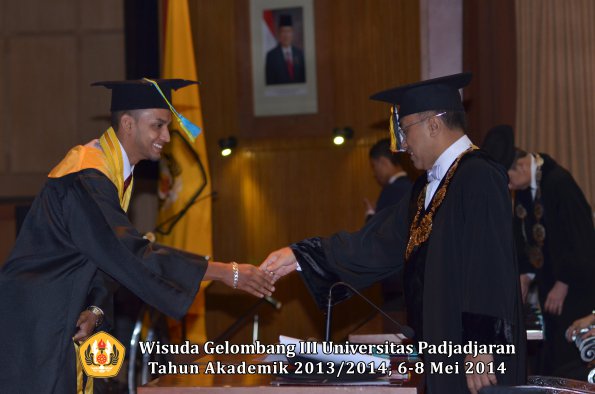 wisuda-unpad-gel-iii-ta-2013_2014-fakultas-farmasi-oleh-rektor-ilalang-foto-007