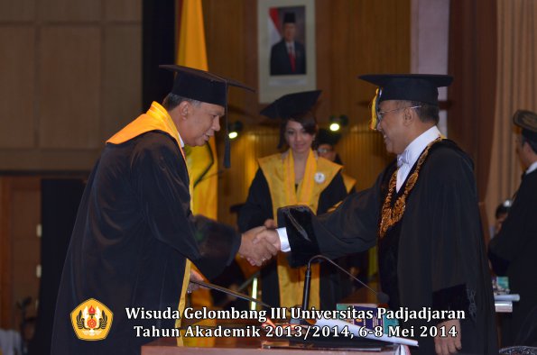 wisuda-unpad-gel-iii-ta-2013_2014-program-pascasarjana-oleh-rektor-ilalang-foto-004