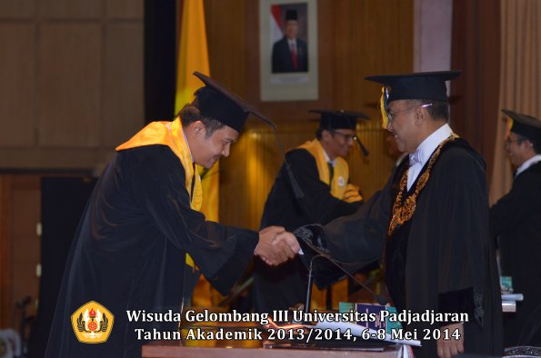 wisuda-unpad-gel-iii-ta-2013_2014-program-pascasarjana-oleh-rektor-ilalang-foto-008