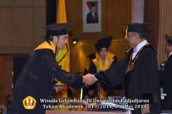 wisuda-unpad-gel-iii-ta-2013_2014-program-pascasarjana-oleh-rektor-ilalang-foto-010_1400046485