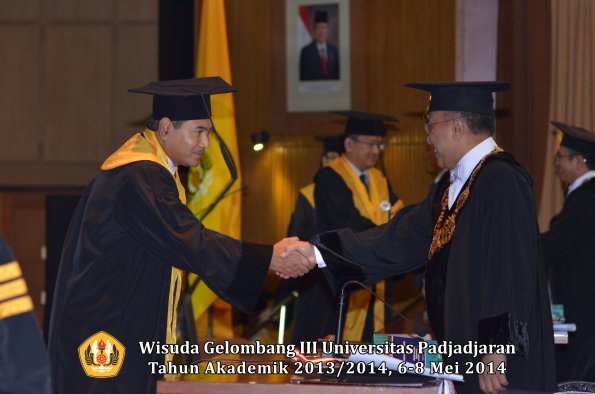 wisuda-unpad-gel-iii-ta-2013_2014-program-pascasarjana-oleh-rektor-ilalang-foto-012