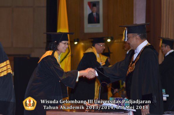 wisuda-unpad-gel-iii-ta-2013_2014-program-pascasarjana-oleh-rektor-ilalang-foto-016
