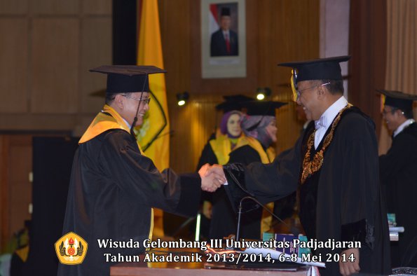 wisuda-unpad-gel-iii-ta-2013_2014-program-pascasarjana-oleh-rektor-ilalang-foto-020