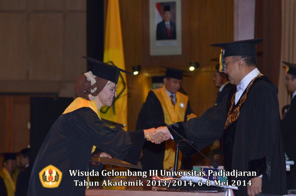 wisuda-unpad-gel-iii-ta-2013_2014-program-pascasarjana-oleh-rektor-ilalang-foto-031