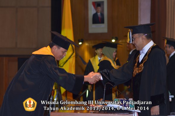 wisuda-unpad-gel-iii-ta-2013_2014-program-pascasarjana-oleh-rektor-ilalang-foto-032