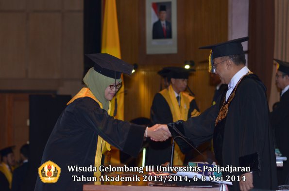 wisuda-unpad-gel-iii-ta-2013_2014-program-pascasarjana-oleh-rektor-ilalang-foto-033