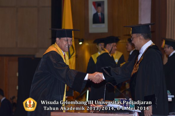 wisuda-unpad-gel-iii-ta-2013_2014-program-pascasarjana-oleh-rektor-ilalang-foto-035