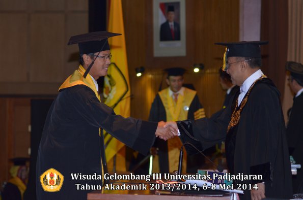 wisuda-unpad-gel-iii-ta-2013_2014-program-pascasarjana-oleh-rektor-ilalang-foto-037