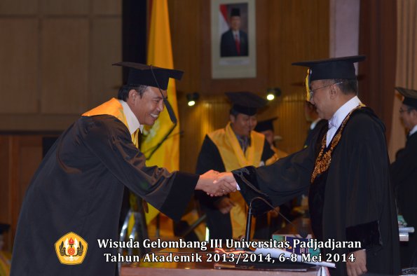 wisuda-unpad-gel-iii-ta-2013_2014-program-pascasarjana-oleh-rektor-ilalang-foto-038