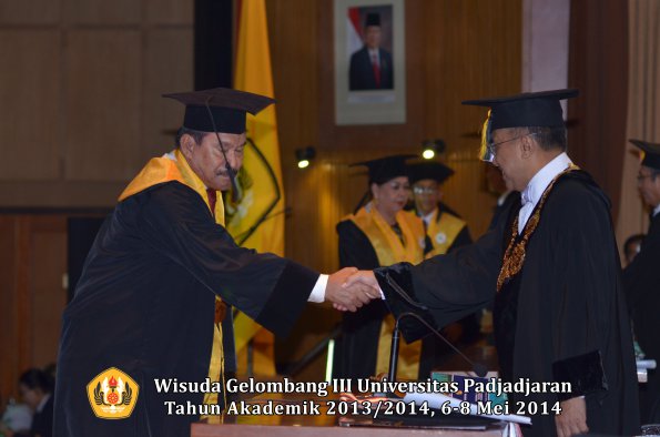 wisuda-unpad-gel-iii-ta-2013_2014-program-pascasarjana-oleh-rektor-ilalang-foto-041