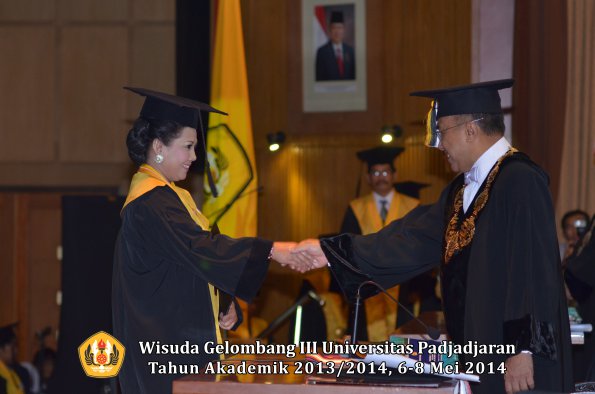 wisuda-unpad-gel-iii-ta-2013_2014-program-pascasarjana-oleh-rektor-ilalang-foto-046