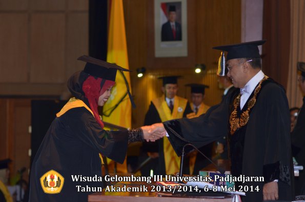 wisuda-unpad-gel-iii-ta-2013_2014-program-pascasarjana-oleh-rektor-ilalang-foto-048