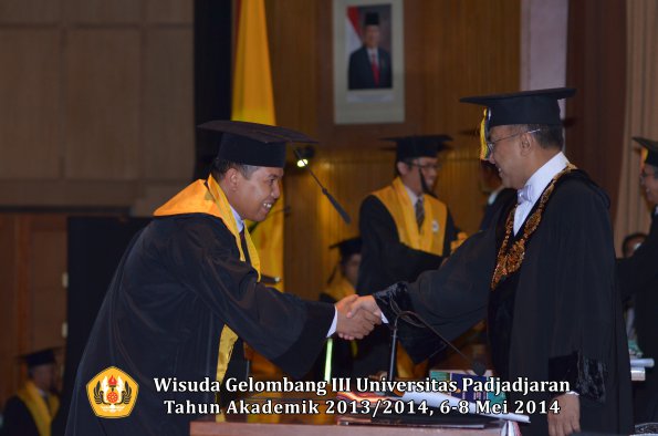 wisuda-unpad-gel-iii-ta-2013_2014-program-pascasarjana-oleh-rektor-ilalang-foto-049