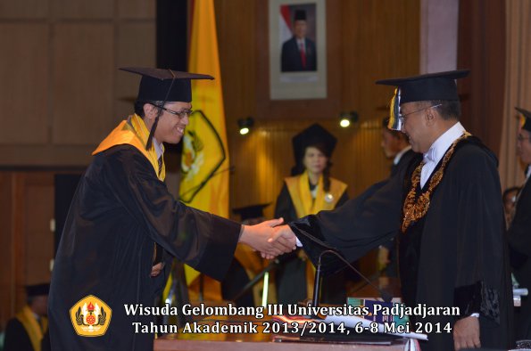 wisuda-unpad-gel-iii-ta-2013_2014-program-pascasarjana-oleh-rektor-ilalang-foto-050