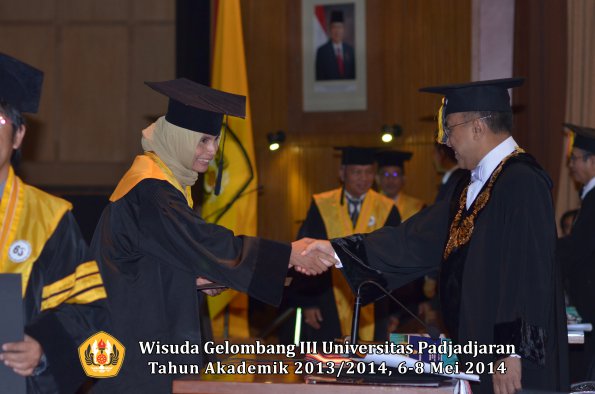 wisuda-unpad-gel-iii-ta-2013_2014-program-pascasarjana-oleh-rektor-ilalang-foto-053