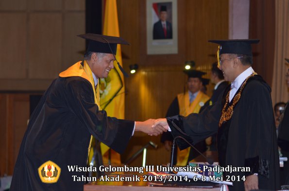 wisuda-unpad-gel-iii-ta-2013_2014-program-pascasarjana-oleh-rektor-ilalang-foto-056