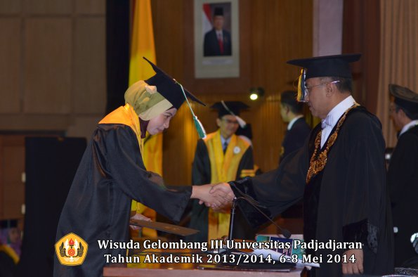 wisuda-unpad-gel-iii-ta-2013_2014-program-pascasarjana-oleh-rektor-ilalang-foto-060