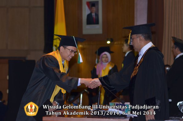 wisuda-unpad-gel-iii-ta-2013_2014-program-pascasarjana-oleh-rektor-ilalang-foto-061