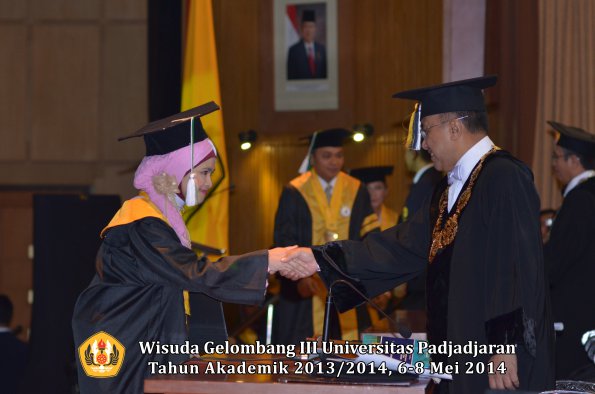 wisuda-unpad-gel-iii-ta-2013_2014-program-pascasarjana-oleh-rektor-ilalang-foto-062