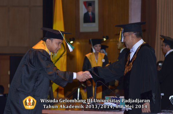 wisuda-unpad-gel-iii-ta-2013_2014-program-pascasarjana-oleh-rektor-ilalang-foto-063