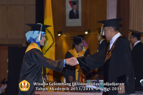 wisuda-unpad-gel-iii-ta-2013_2014-program-pascasarjana-oleh-rektor-ilalang-foto-065