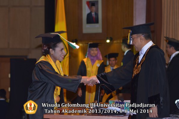 wisuda-unpad-gel-iii-ta-2013_2014-program-pascasarjana-oleh-rektor-ilalang-foto-066