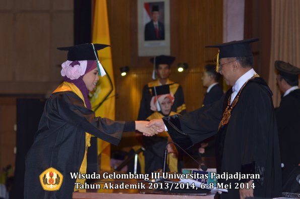wisuda-unpad-gel-iii-ta-2013_2014-program-pascasarjana-oleh-rektor-ilalang-foto-071