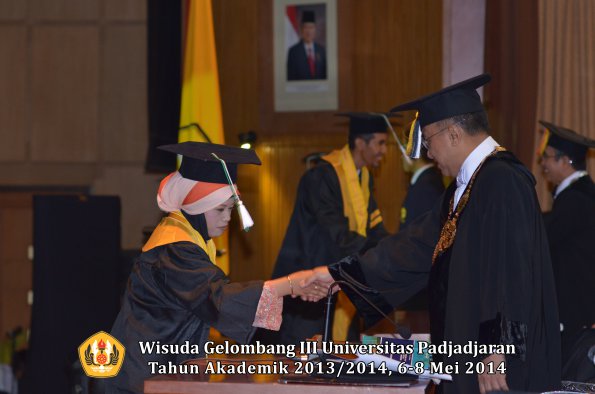 wisuda-unpad-gel-iii-ta-2013_2014-program-pascasarjana-oleh-rektor-ilalang-foto-072