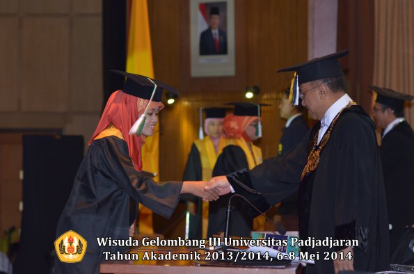 wisuda-unpad-gel-iii-ta-2013_2014-program-pascasarjana-oleh-rektor-ilalang-foto-074