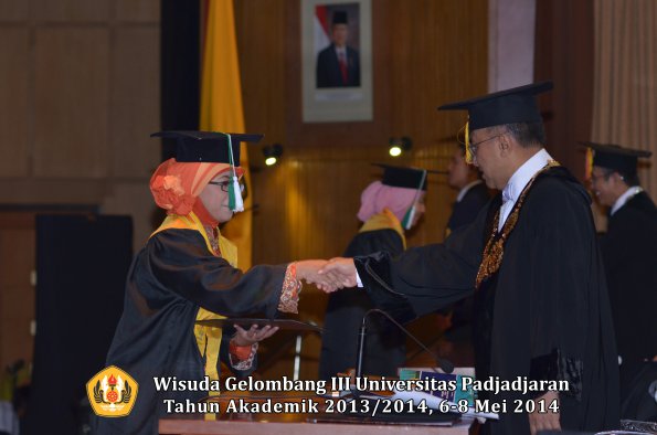 wisuda-unpad-gel-iii-ta-2013_2014-program-pascasarjana-oleh-rektor-ilalang-foto-075