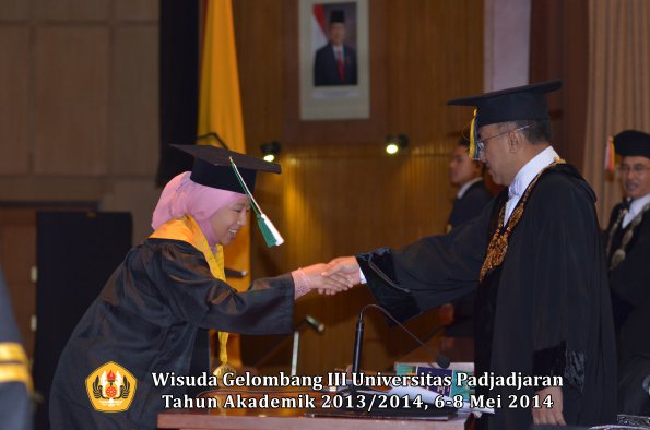 wisuda-unpad-gel-iii-ta-2013_2014-program-pascasarjana-oleh-rektor-ilalang-foto-076