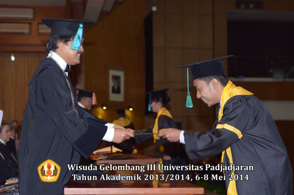 wisuda-unpad-gel-iii-ta-2013_2014-fakultas-pik-oleh-dekan-ilalang-foto-022