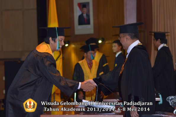 wisuda-unpad-gel-iii-ta-2013_2014-fakultas-pik-oleh-rektor-ilalang-foto-011