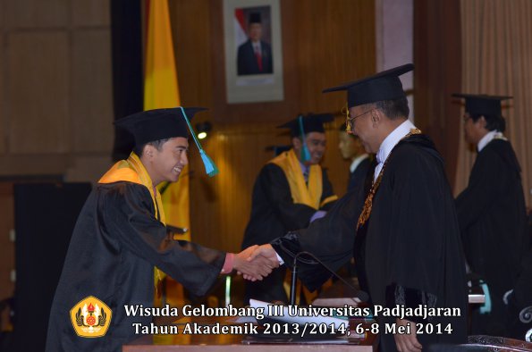 wisuda-unpad-gel-iii-ta-2013_2014-fakultas-pik-oleh-rektor-ilalang-foto-012