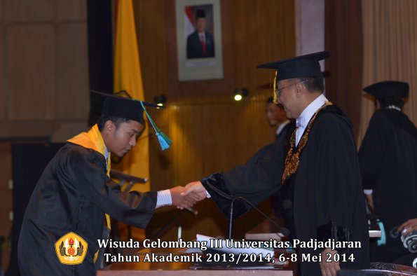 wisuda-unpad-gel-iii-ta-2013_2014-fakultas-pik-oleh-rektor-ilalang-foto-022