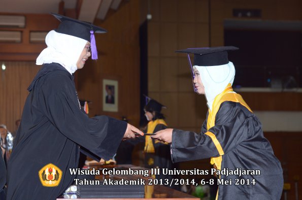 wisuda-unpad-gel-iii-ta-2013_2014-fakultas-psikologi-oleh-dekan-ilalang-foto-019