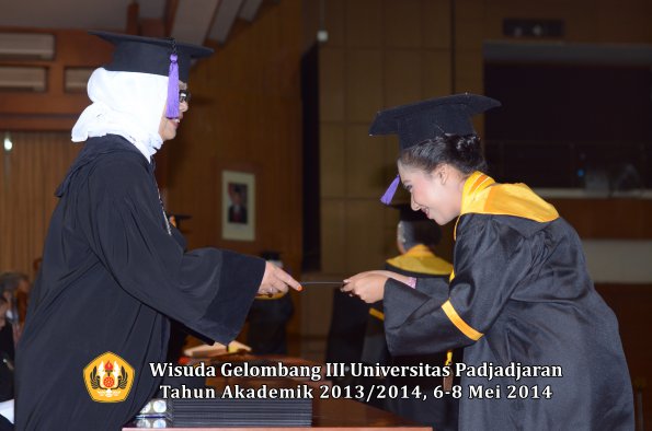 wisuda-unpad-gel-iii-ta-2013_2014-fakultas-psikologi-oleh-dekan-ilalang-foto-021