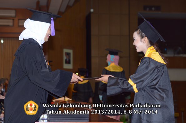 wisuda-unpad-gel-iii-ta-2013_2014-fakultas-psikologi-oleh-dekan-ilalang-foto-023