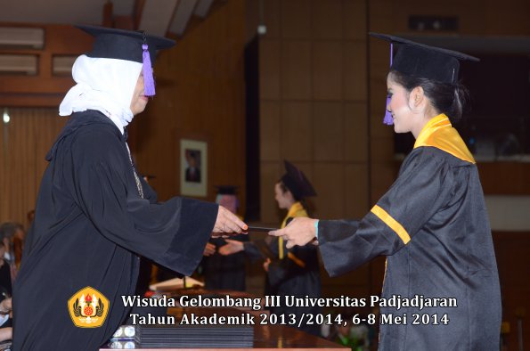 wisuda-unpad-gel-iii-ta-2013_2014-fakultas-psikologi-oleh-dekan-ilalang-foto-024