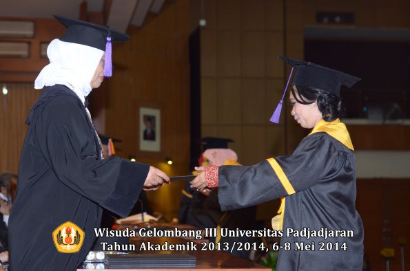 wisuda-unpad-gel-iii-ta-2013_2014-fakultas-psikologi-oleh-dekan-ilalang-foto-029