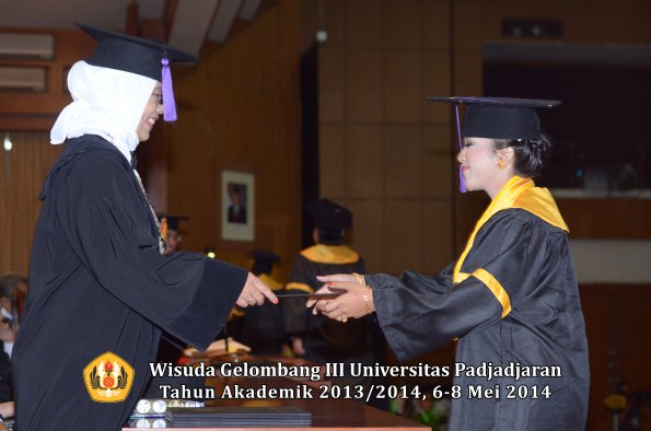 wisuda-unpad-gel-iii-ta-2013_2014-fakultas-psikologi-oleh-dekan-ilalang-foto-031