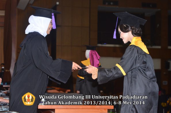 wisuda-unpad-gel-iii-ta-2013_2014-fakultas-psikologi-oleh-dekan-ilalang-foto-046