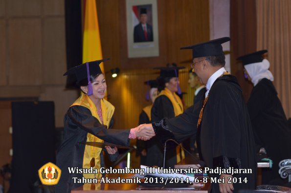 wisuda-unpad-gel-iii-ta-2013_2014-fakultas-psikologi-oleh-rektor-ilalang-foto-001