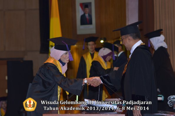 wisuda-unpad-gel-iii-ta-2013_2014-fakultas-psikologi-oleh-rektor-ilalang-foto-012